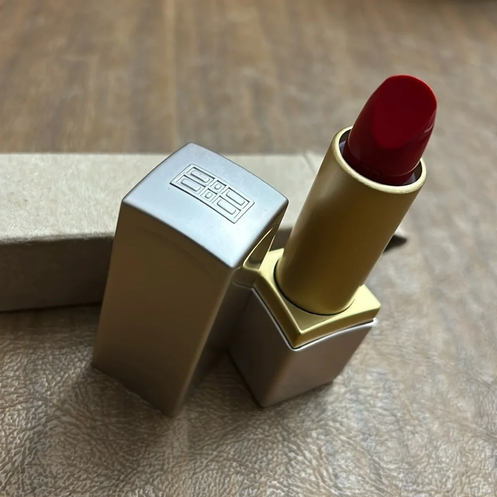 Elizabeth Arden Red Door lipstick - Picture 1 of 6
